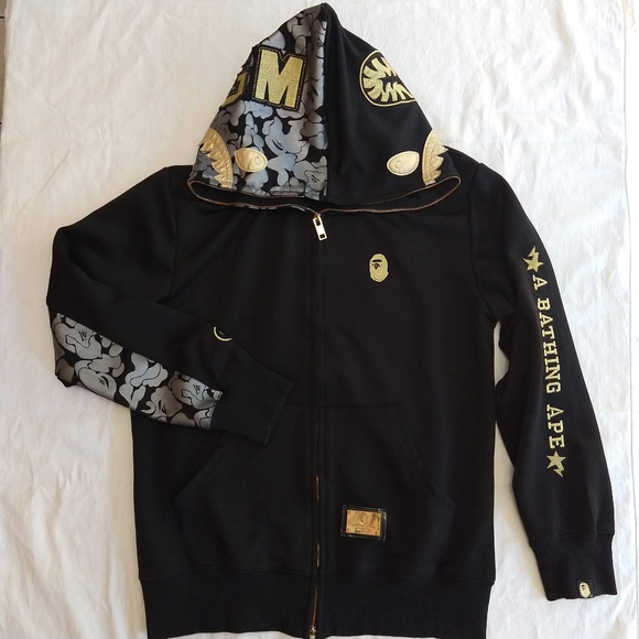 Bape Black & Gold Travis Scott Shark Sweatshirt - Picture 2 of 15